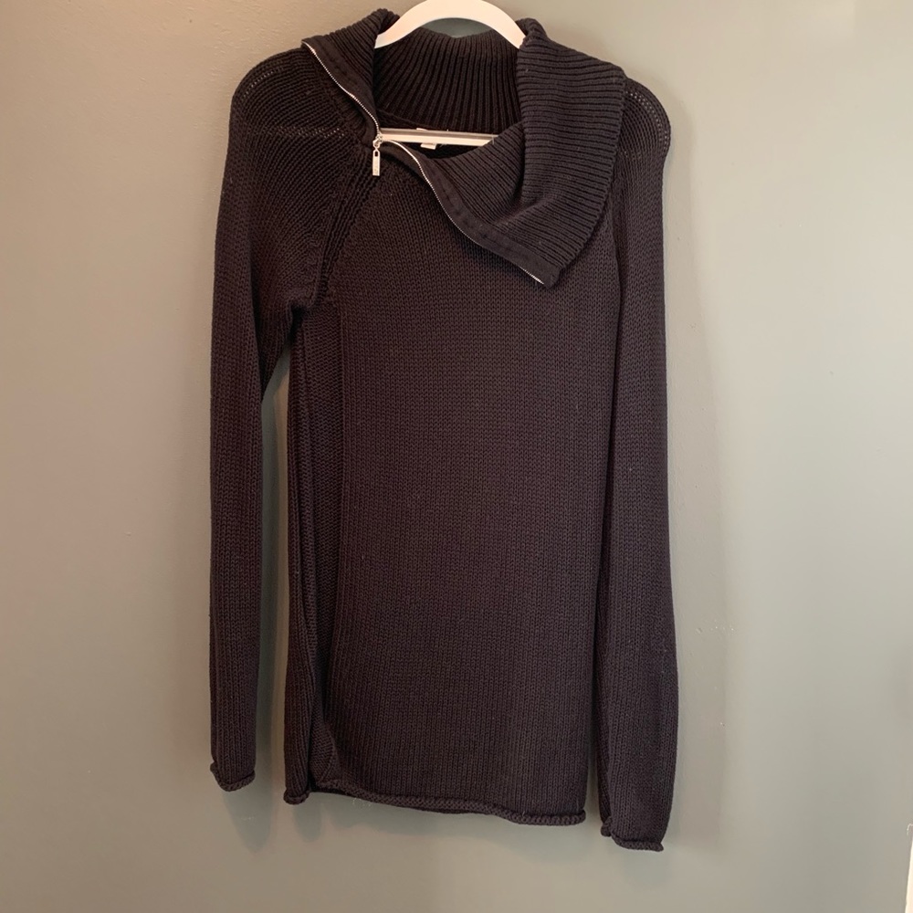 Guess: Black Sweater
